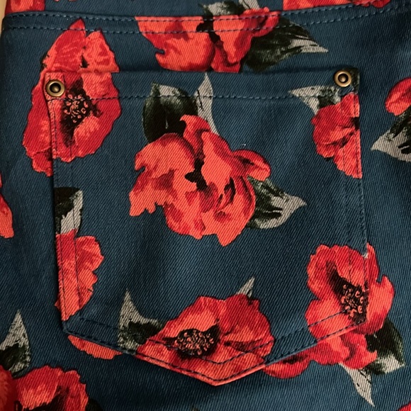 Denim Jeggings. NWT - Picture 2 of 3